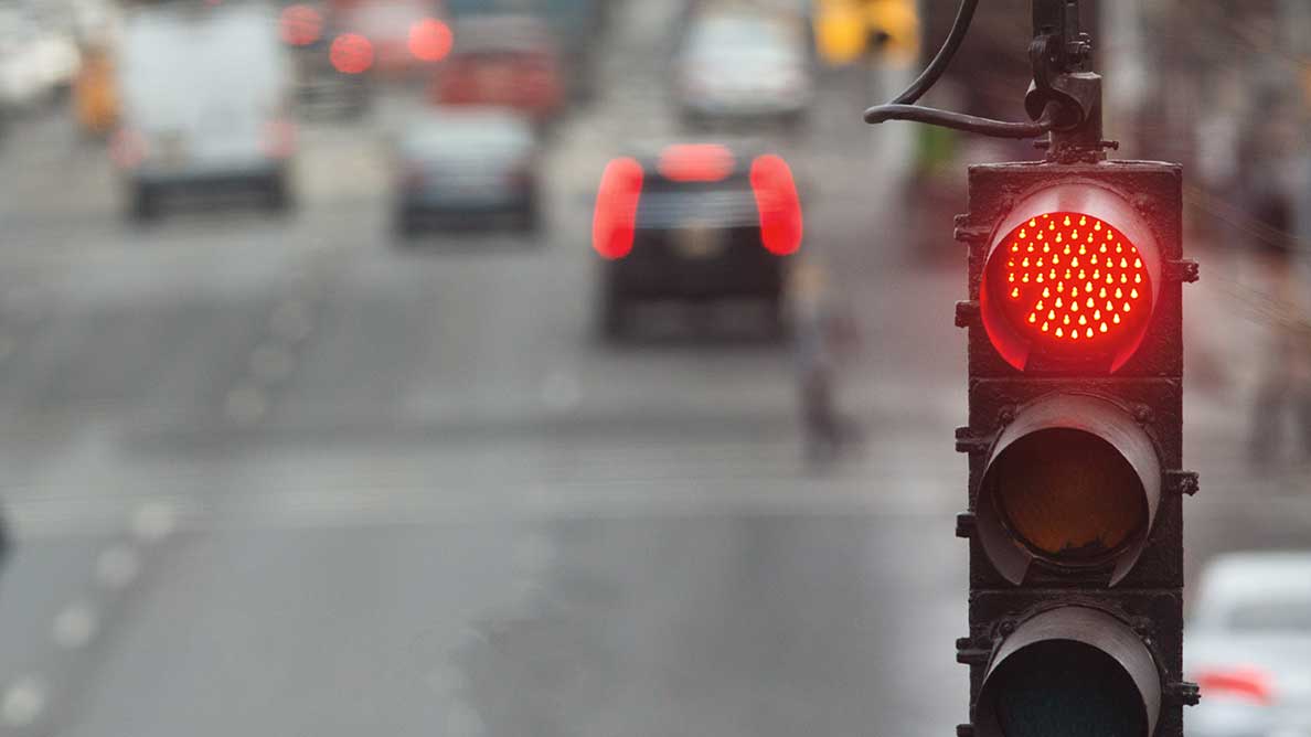 Rote Ampel überfahren – Strafen Bei Geblitztem Rotlichtverstoß ...