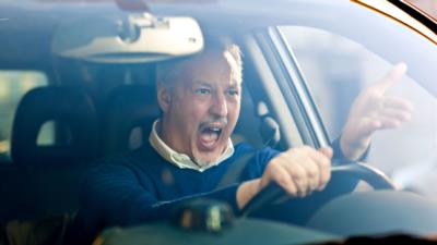 10 typische – eigentlich verbotene – Verhaltensweisen von Autofahrern - BERATUNG.DE