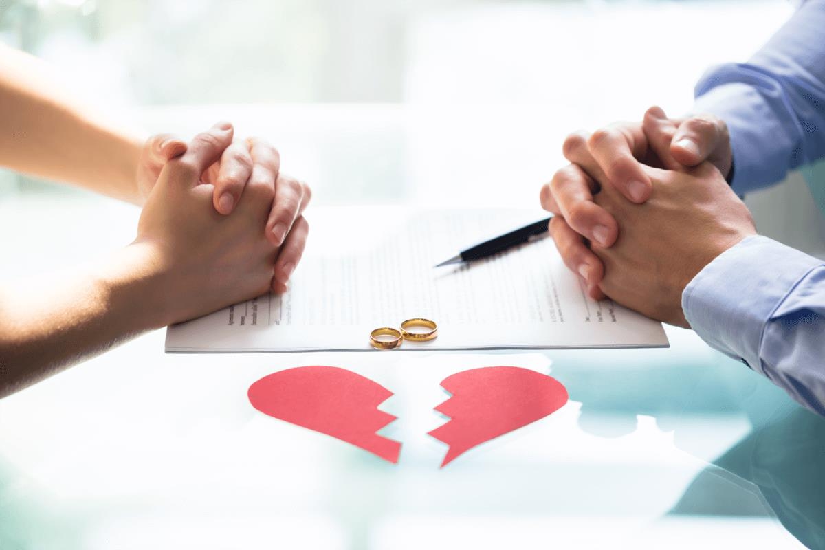 Ehegatten wollen Scheidungsantrag einreichen
